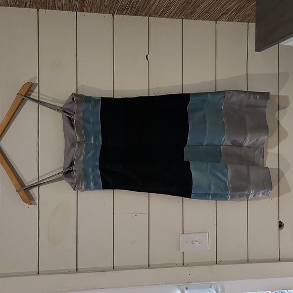 Unique cocktail dress! - Picture 2 of 4